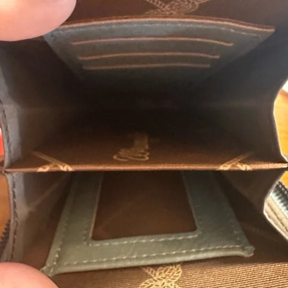 Wrangler blue/ Black Leather Crossbody Wallet - Picture 6 of 8